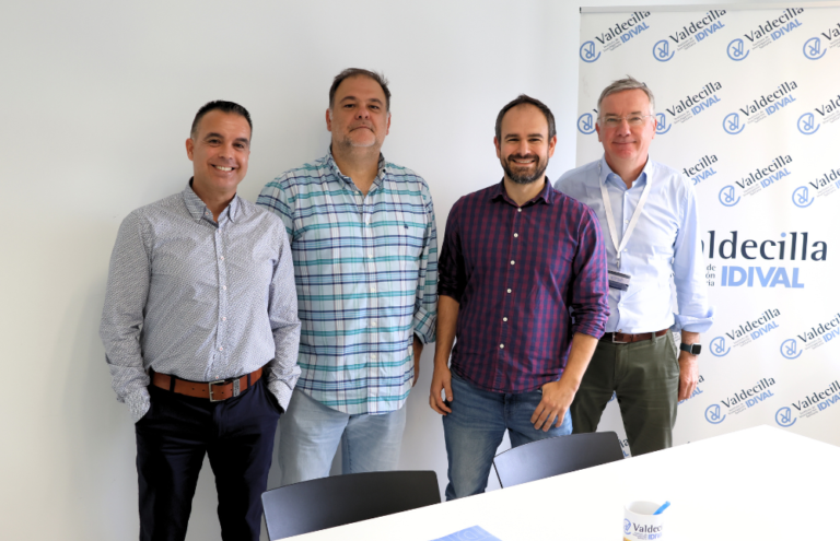 Foto grupal tras la firma del acuerdo de donación (Foto: IDIVAL)