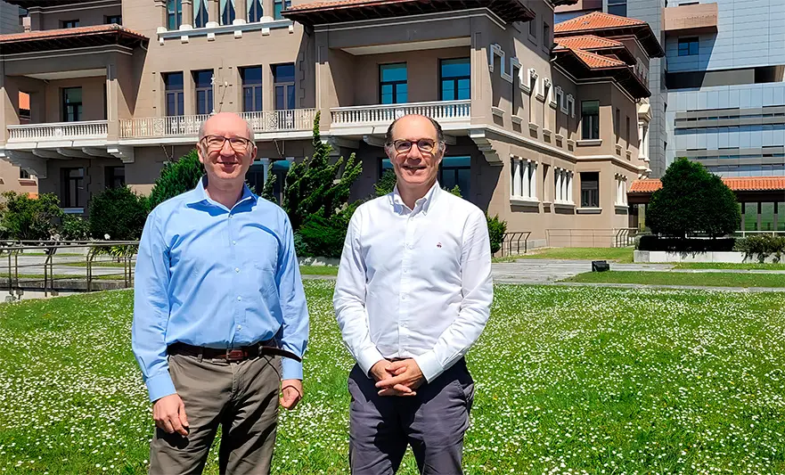 José María Maestre e Ignacio del Moral en Valdecilla (Foto: Gobierno de Cantabria)