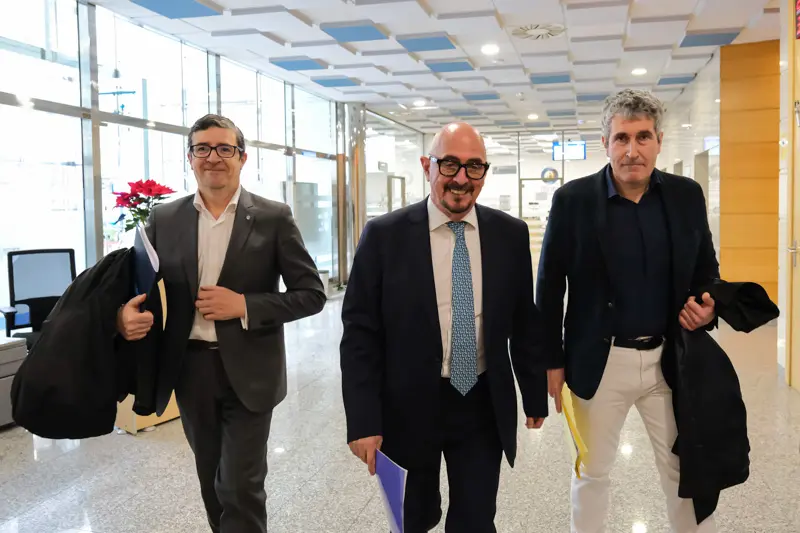 Autoridades del departamento sanitario (Foto: Gobierno de Cantabria)