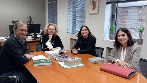 Encuentro entre representantes de las instituciones (Foto: Gobierno de Cantabria)