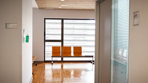 Sala de espera de Valdecilla (Foto: Medicina Cantabria)