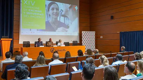 Autoridades en la apertura de la jornada (Foto: Gobierno de Cantabria)