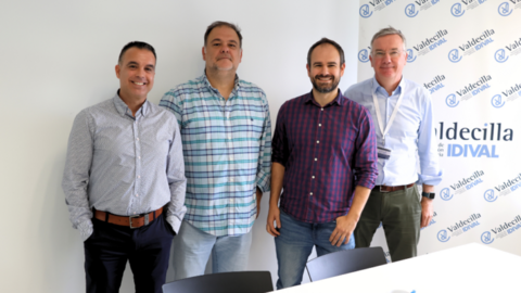 Foto grupal tras la firma del acuerdo de donación (Foto: IDIVAL)