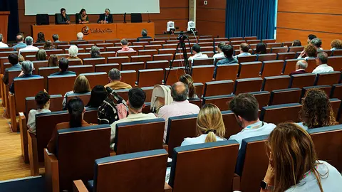 El salón de actos Gómez Durán durante la jornada (Foto: Medicina Cantabria)