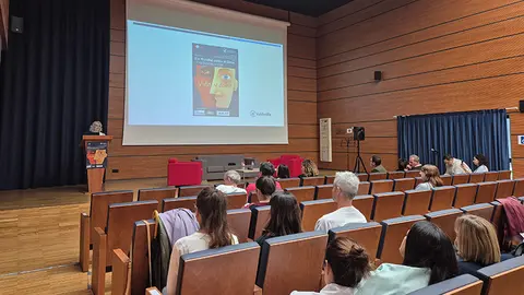 La directora gerente de Valdecilla durante la apertura de la jornada (Foto: Medicina Cantabria)