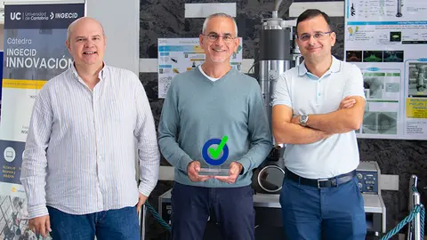 Grupo de investigadores galardonados (Foto: UC)