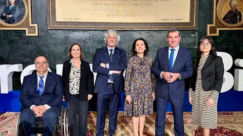 Responsables de todos los servicios de Valdecilla, premiados en los BIC (Foto: Gobierno de Cantabria)