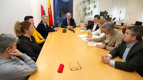 Firma del acuerdo (Foto: Gobierno de Cantabria)