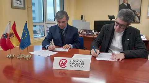 El gerente de la Fundación Marqués de Valdecilla y el presidente del Colegio de Ciencias Políticas y Sociología de Cantabria. (Foto: Gobierno de Cantabria).