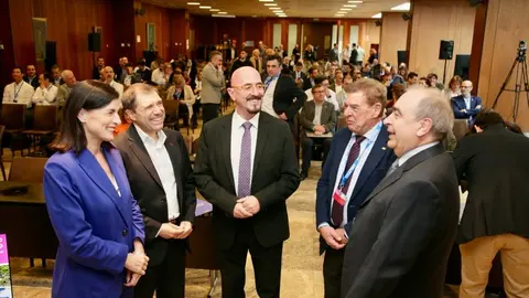Autoridades durante la inauguración esta mañana del Foro (Foto: Gobierno de Cantabria)