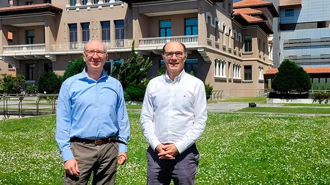 José María Maestre e Ignacio del Moral en Valdecilla (Foto: Gobierno de Cantabria)
