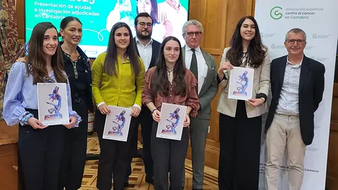 Entrega de ayudas (Foto: AECC)