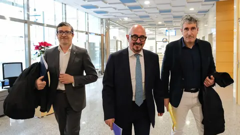 Autoridades del departamento sanitario (Foto: Gobierno de Cantabria)